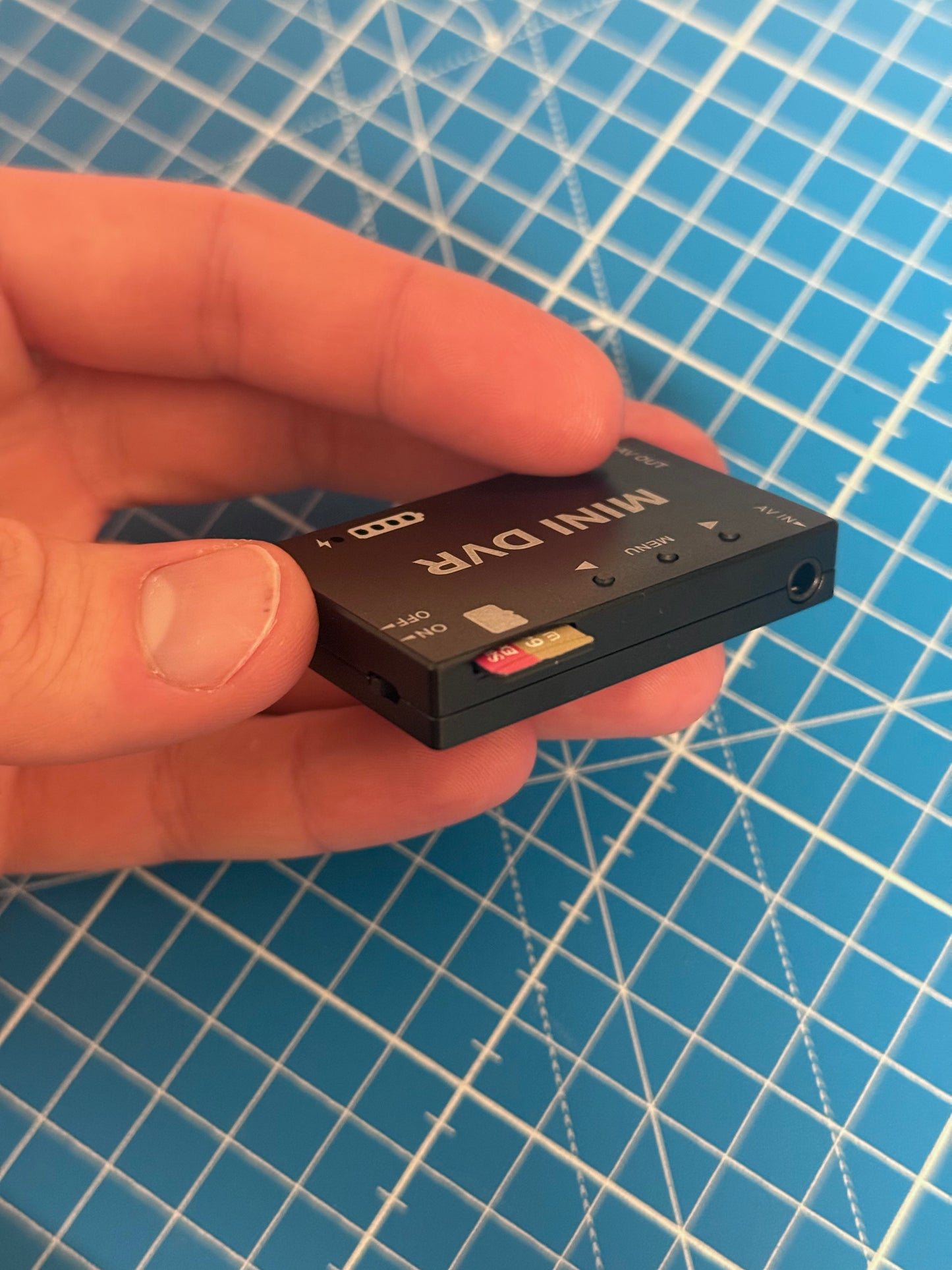 MiniDVR FPV Recorder – Compact Tapeless Video Recorder for Camcorders – AVI Output, Built-In Battery